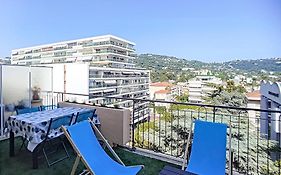 Nouveau ! Studio Cannes avec grande terrasse et aperçu mer, proche plages et palais des festivals, rénové en 2020